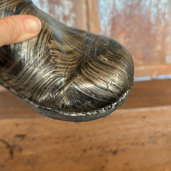Dansko Pewter Brush Clog Size 38 - Picture 16 of 16